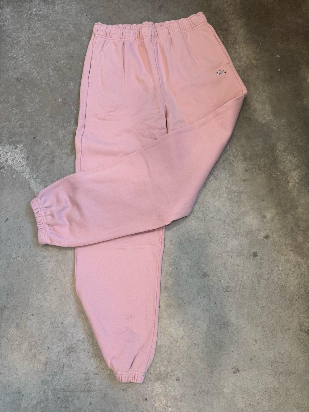 38. ALO accolade Joggers Sweatpants in Vintage pink - Picture 4 of 6